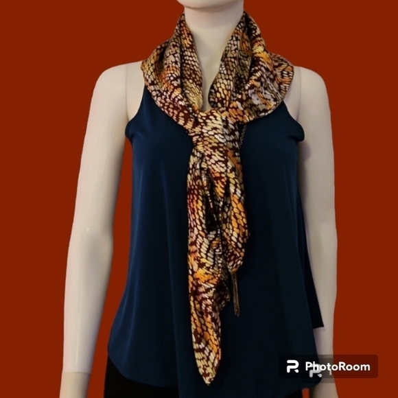 WYOMING TRADERS Hand Rolled Silk Gecko Scarf - Picture 1 of 4